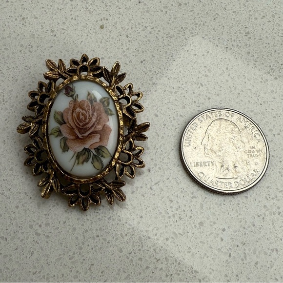 Vintage Rose Cameo Brooch Gold Tone Ceramic - Picture 6 of 6